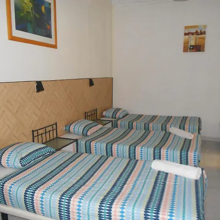 بيت شباب Crescent Lisboa
