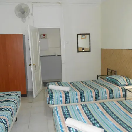 Crescent Hostel *