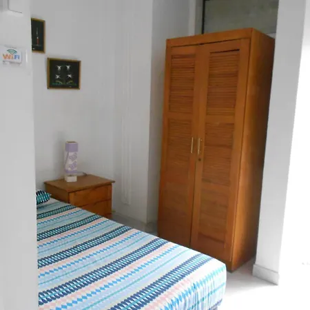 Crescent Hostel *