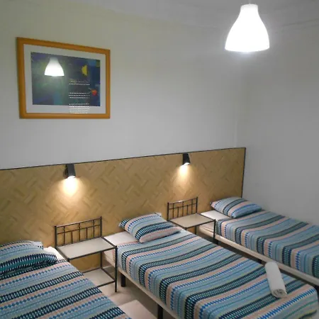 Crescent Hostel *